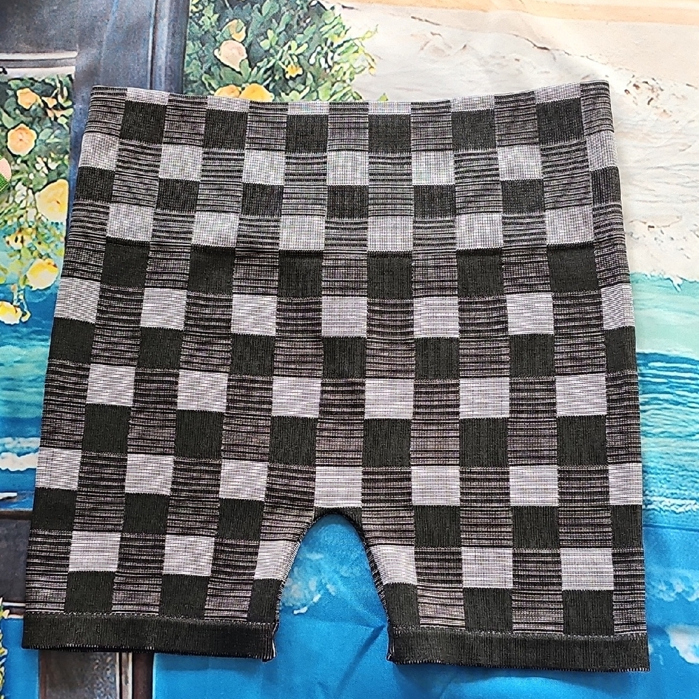 Checkered Black and Gray Spandex Shorts Size Kids Large